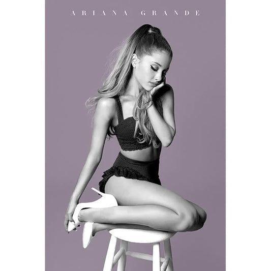 Ariana Grande (Pose) - Poster (61 cm x 91.5 cm)